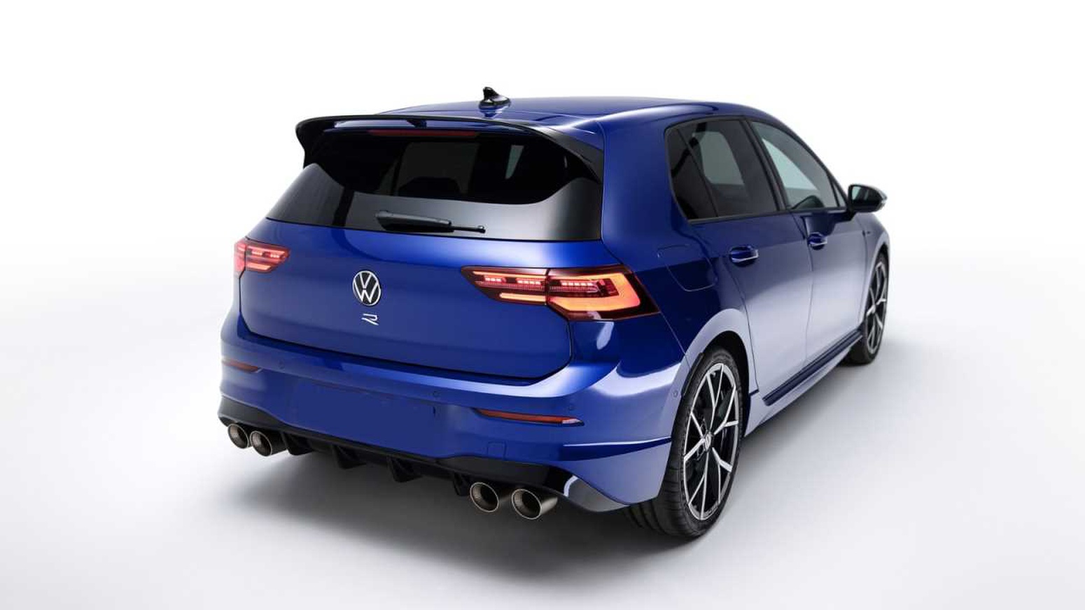 VOLKSWAGEN GOLF 8 ''R'' DİFÜZÖR (PİANO BLACK) - 4 EGZOZ